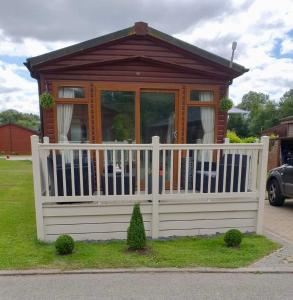 Picture of Green Acres Retreat Lodge with Hot Tub