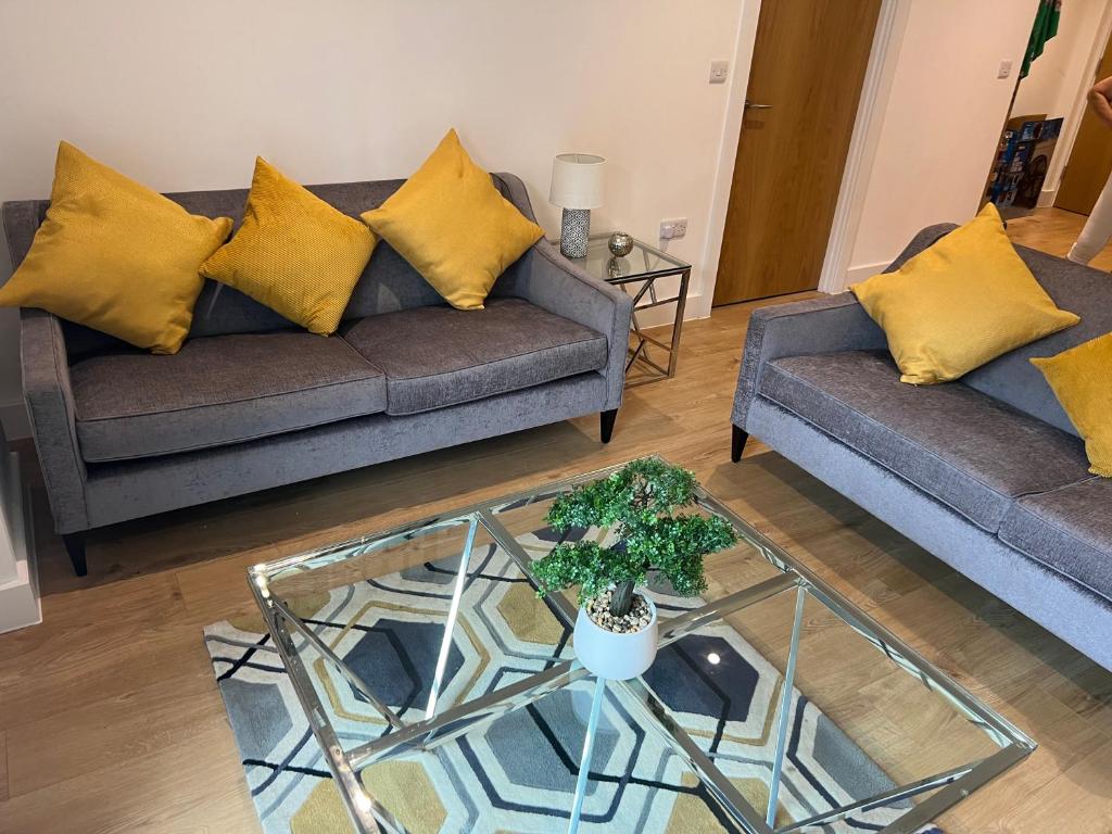 Lovely 2 Bed apartment in Leeds centre (Netflix) image one