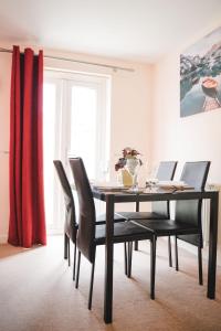 Snapos Luxury Serviced Apartments - Tudor Close image two