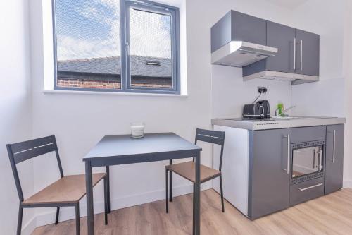 Lovely Studio Apartment in Central Sheffield image three