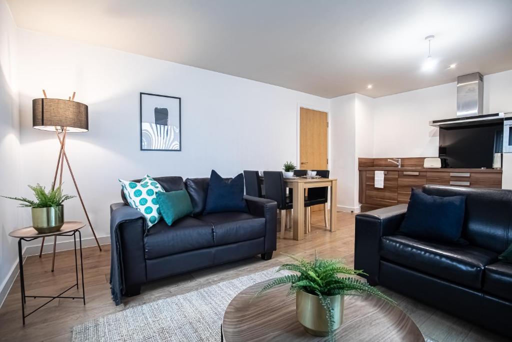Stylish 2 Bed City Centre Apartment Sheffield - Available & Book Today image one