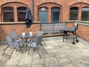 Picture of Central Leeds townhouse with private roof garden Sleeps 4
