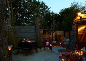 Pinewood Park - Tipis, Hot Tubs and Lodges image two