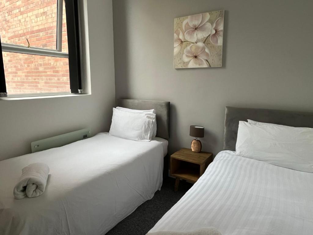 Wakefield City centre 1bed apartment image one