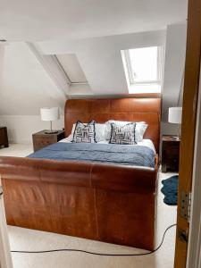 ➔ 2 Bed Duplex Exquisite Penthouse ✪ Sleeps 4 ✪ FREE Parking/WiFi image two