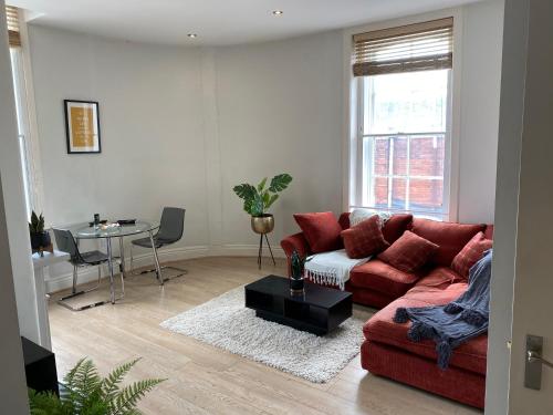 Modern flat in Leeds City Centre, great for business and pleasure image three
