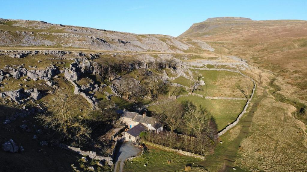 Crina Bottom - Offgrid Mountain Escape in the Yorkshire Dales National Park image one