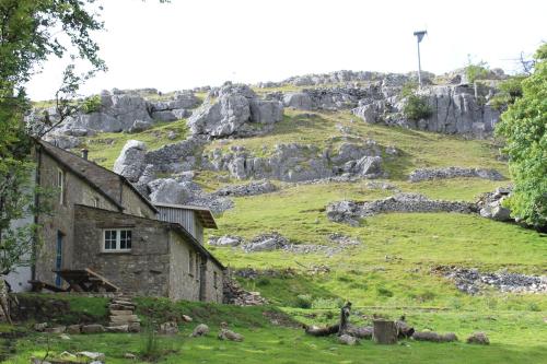 Crina Bottom - Offgrid Mountain Escape in the Yorkshire Dales National Park image three