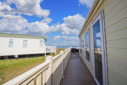 Stunning 6 berth lodge with sea views for hire at Skipsea Sands ref 41136NF image three