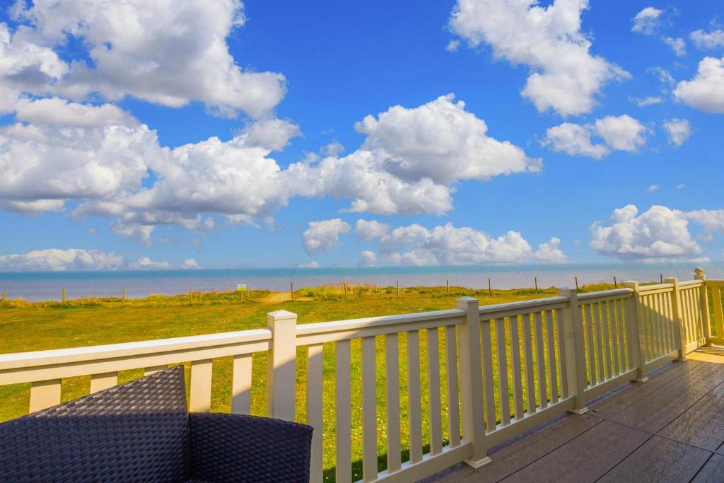 Stunning 6 berth lodge with sea views for hire at Skipsea Sands ref 41136NF image one