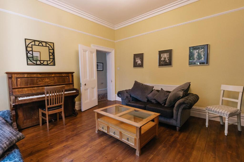 HOPE HOUSE - Beautiful 4 Bed Property Located in Hebden Bridge, Yorkshire image one