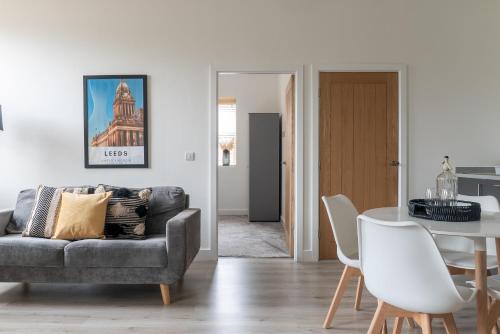 Leeds Apartment - 5 min from City Centre image three