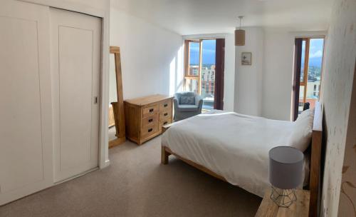2 bed apartment in Granary Wharf Leeds image three