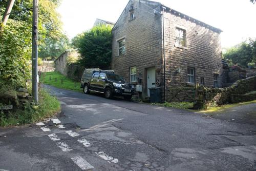 Modern 2 bed in a beautiful location of Holmfirth! image three