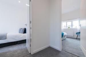 Agbrigg Park View Place - Bright 2-Bed House image two