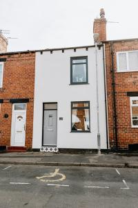 LIQUORICE LODGE - Modern 2 Bed House in Castleford, Yorkshire image two