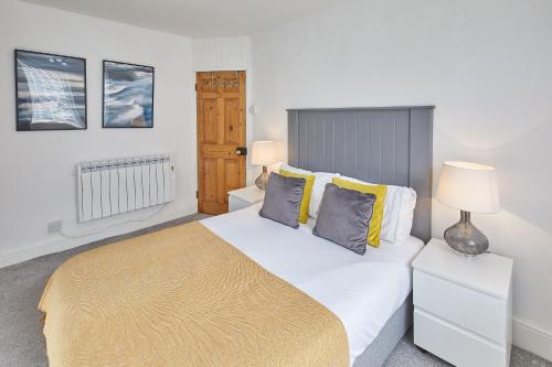 Host & Stay - Ocean Queen Cottage image three