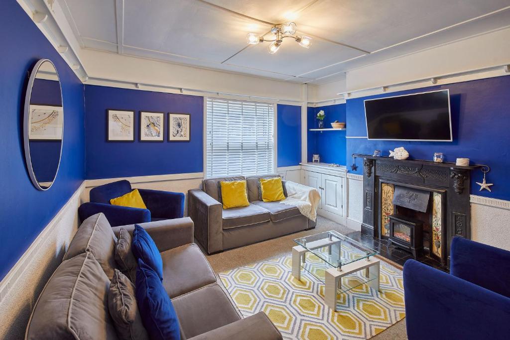 Host & Stay - Ocean Queen Cottage image one
