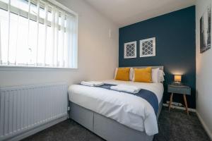 Tranmere House - Free Wifi - Free Parking - Workstays UK image two