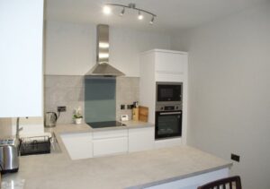 Picture of Beautifully refurbished 2 bedroom self-contained apartment with secure parking