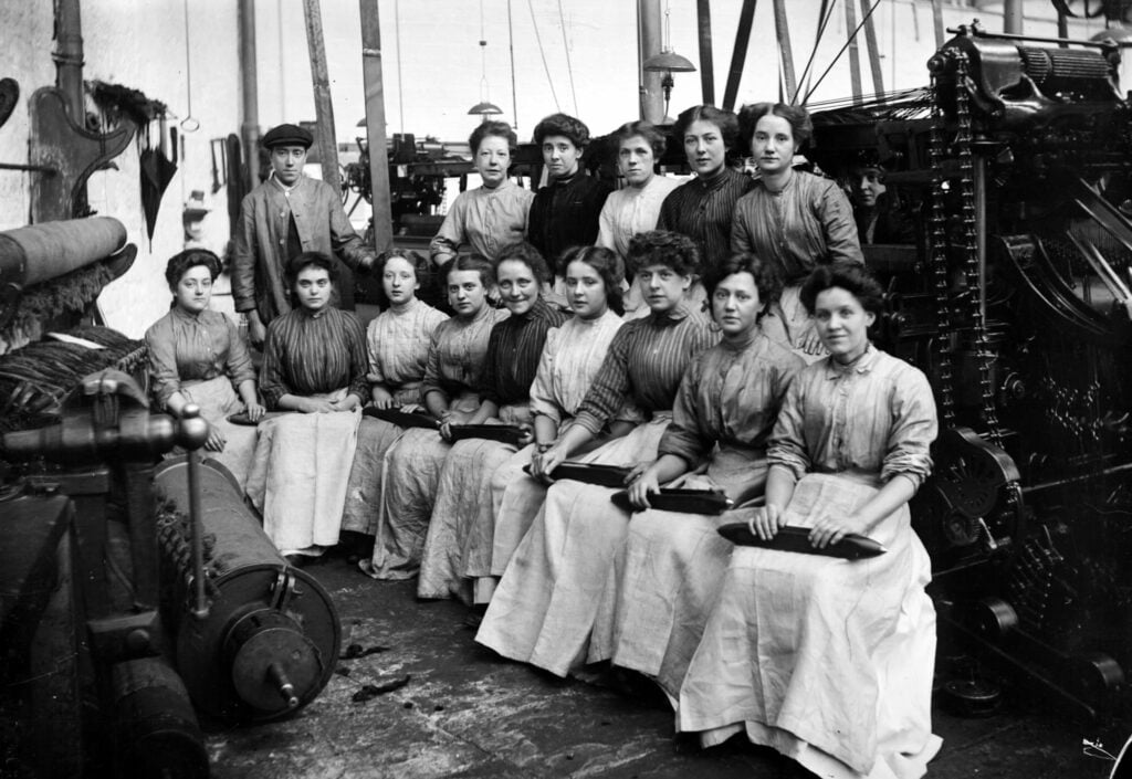 Image name kirklees women in weaving room 1910 the 4 image from the post We are West Yorkshire in Yorkshire.com.