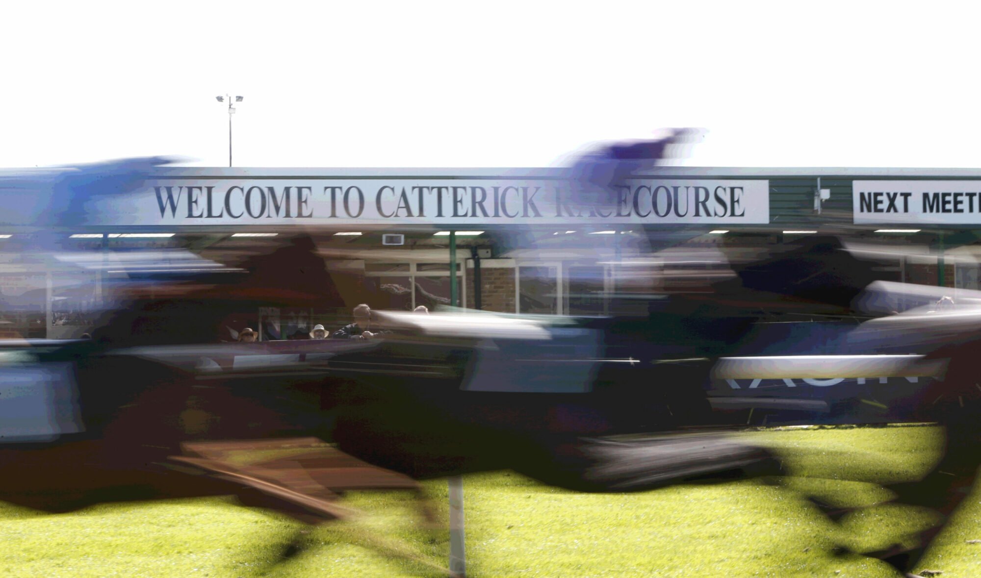 Image name Catterick Italian Riviera 001 D7X1843 scaled the 7 image from the post Catterick Jump Race at Catterick Racecourse on Tuesday, December 19, 2023 in Yorkshire.com.
