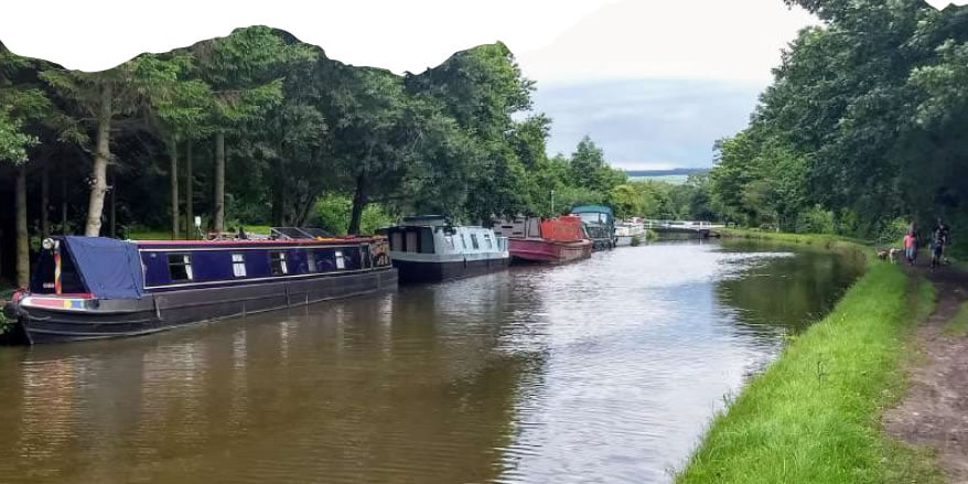 Canal boats at Kildwick