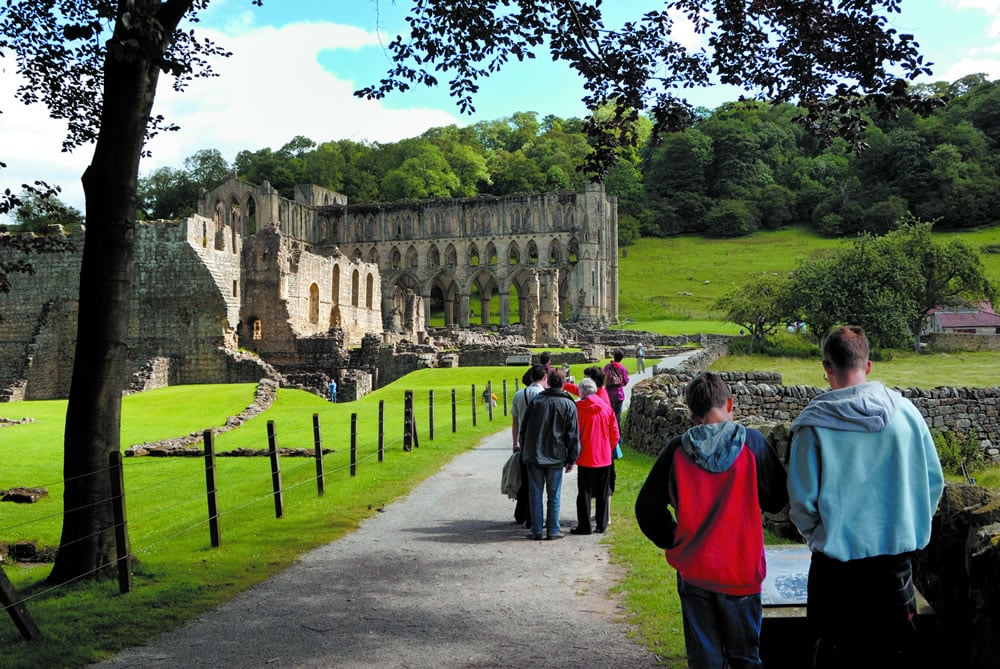 Image name rievaulx abbey yorkshire the 9 image from the post Walk: Helmsley and Rievaulx Abbey in Yorkshire.com.