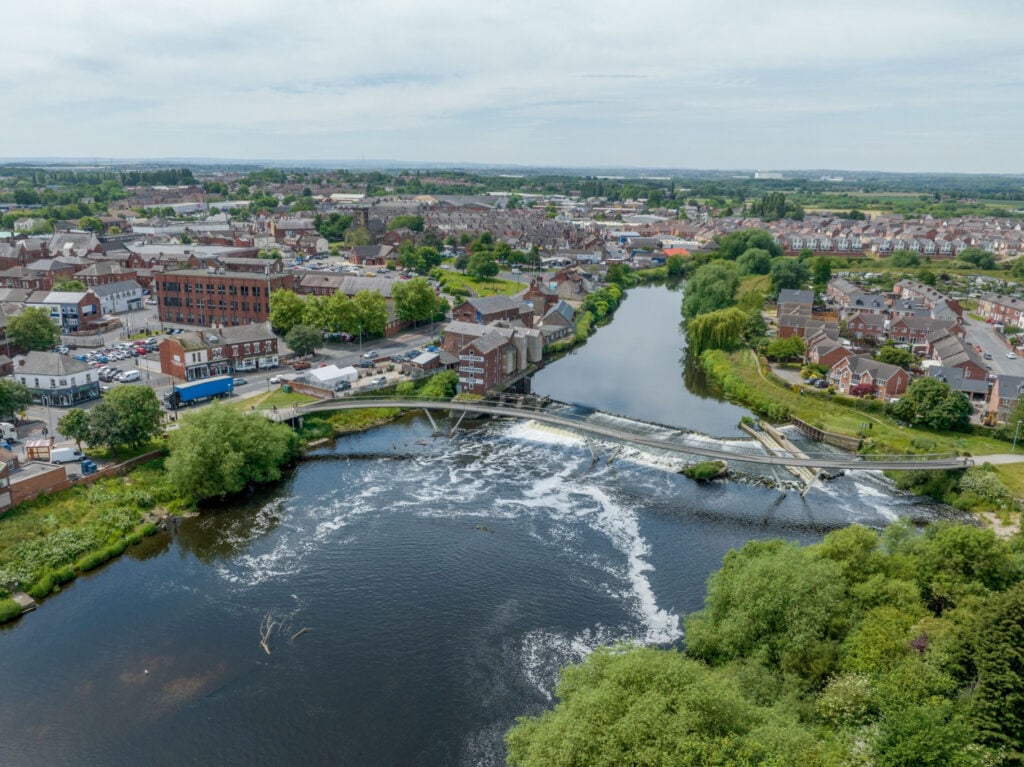 A canal walk in Wakefield, Aire & Calder Navigation Post image 1 Image name river aire weir footbridge castleford yorkshire the 1 image from the post A canal walk in Wakefield, Aire & Calder Navigation in Yorkshire.com.