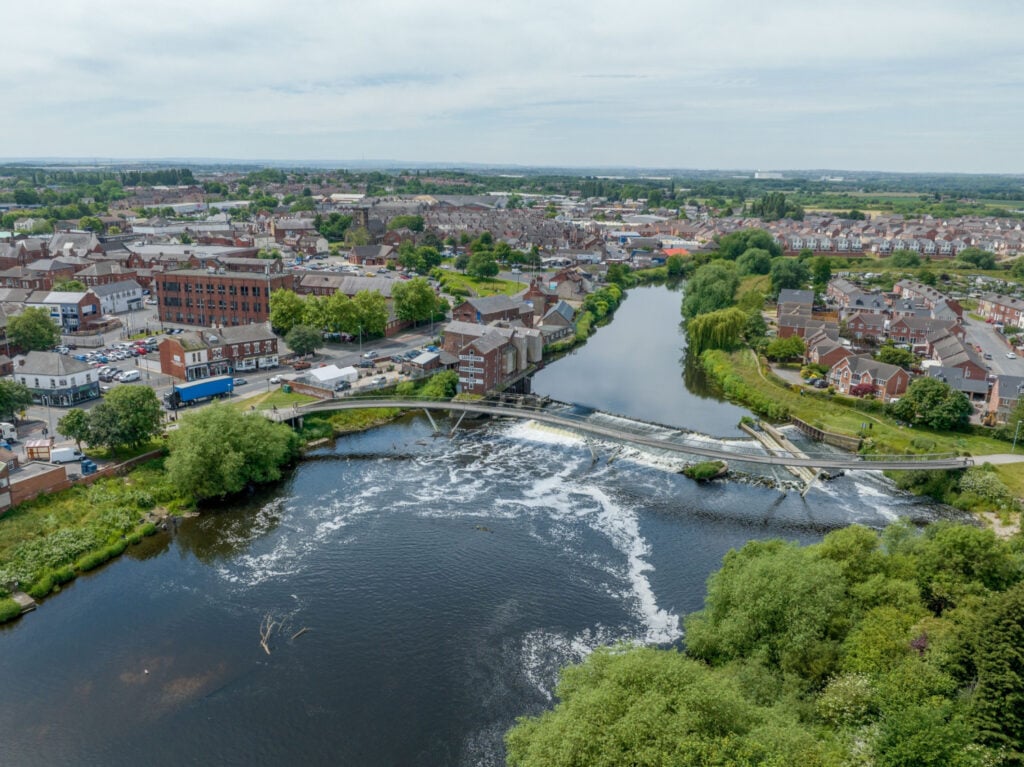 Image name river aire weir footbridge castleford yorkshire the 1 image from the post A canal walk in Wakefield, Aire & Calder Navigation in Yorkshire.com.