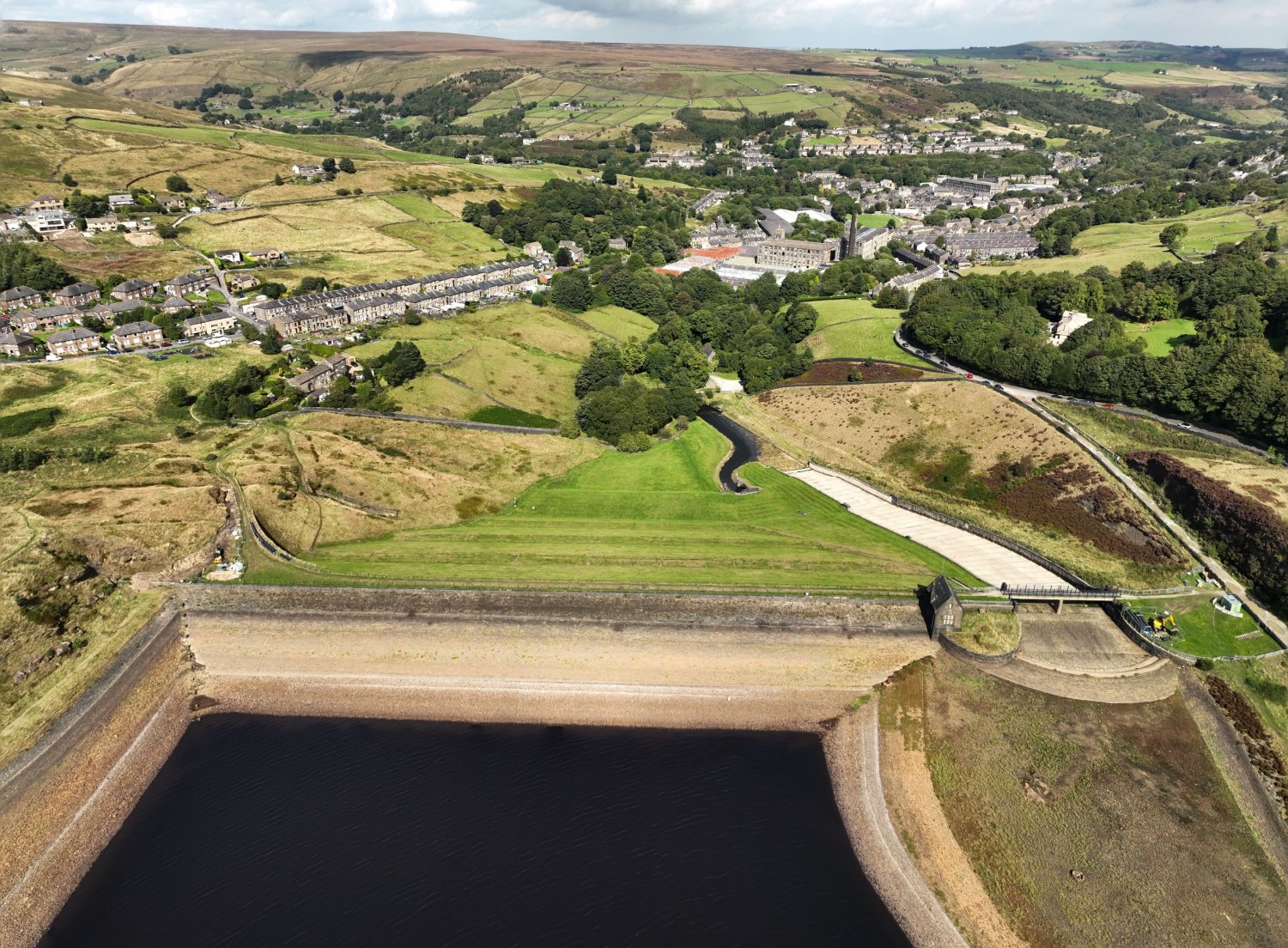 Image name butterley reservoir marsden yorkshire the 14 image from the post Walk: Butterley Reservoir in Yorkshire.com.