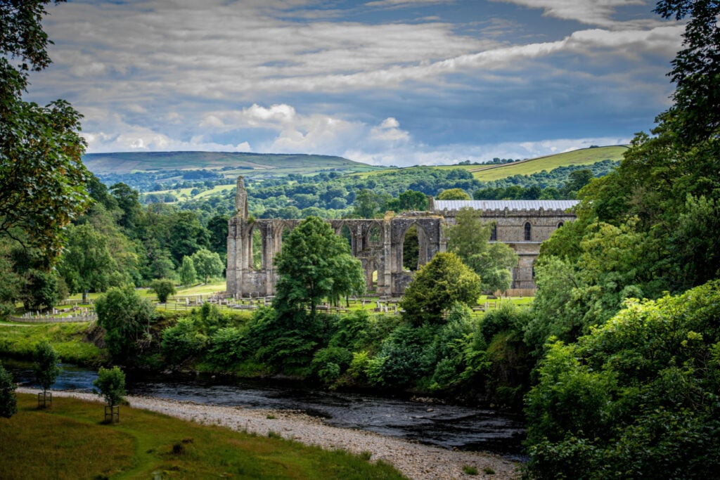 Image name bolton abbey river wharfe yorkshire the 1 image from the post Walk: Addingham and Bolton Abbey in Yorkshire.com.