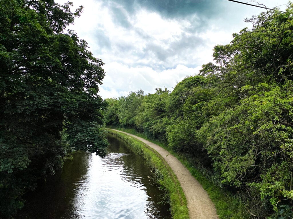 Image name leeds liverpool canal gargrave yorkshire the 1 image from the post Walk: Gargrave to Skipton in Yorkshire.com.