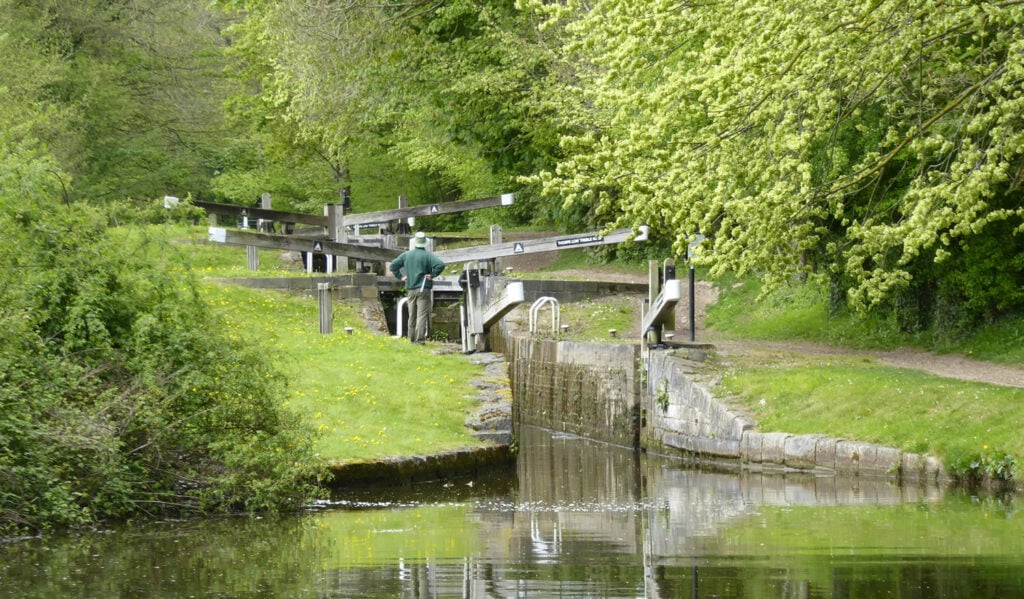 Image name giants staircase locks chesterfield canal south yorkshire the 1 image from the post Walk: The Giant's Staircase in Yorkshire.com.