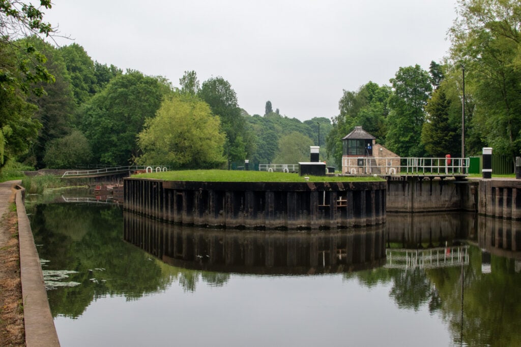 Image name sprotbrough lock doncaster yorkshire the 1 image from the post Walk: Sprotbrough Lock in Yorkshire.com.