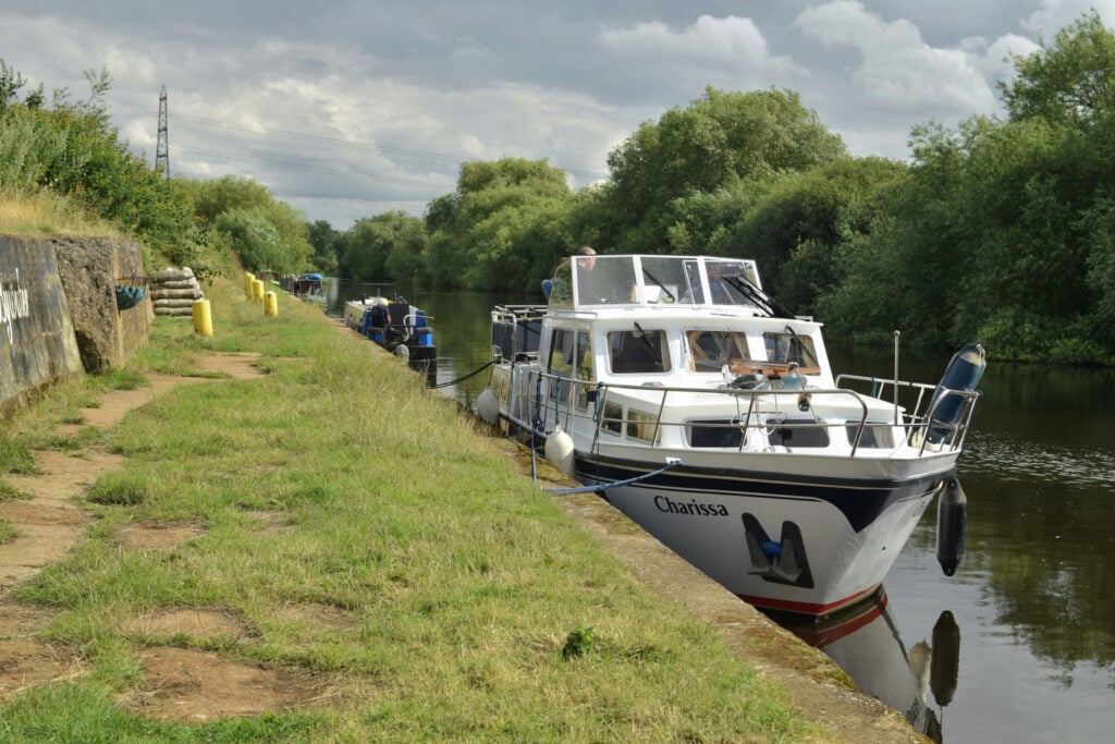 Image name allterton bywater caslteford yorkshire the 1 image from the post Walk: Castleford Lock in Yorkshire.com.