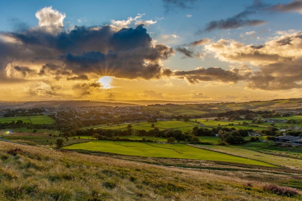 Image name baildon moor west yorkshire the 1 image from the post Walk: Baildon Moor in Yorkshire.com.