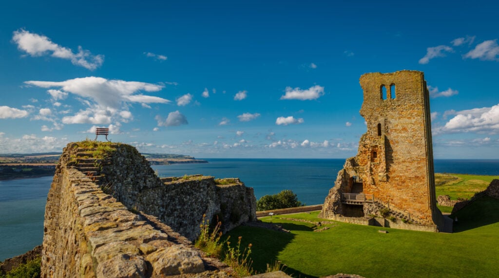 Image name scarborough castle east yorkshire the 7 image from the post The Ultimate List Of Unusual Things To Do In Scarborough in Yorkshire.com.