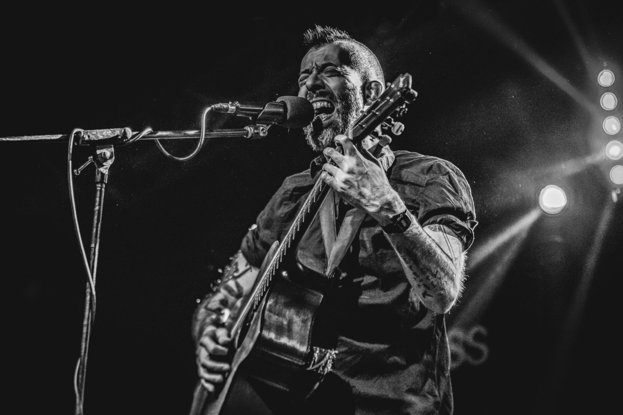 Image name Jon Gomm at Fulford Arms York scaled the 6 image from the post Jon Gomm at Fulford Arms, York in Yorkshire.com.